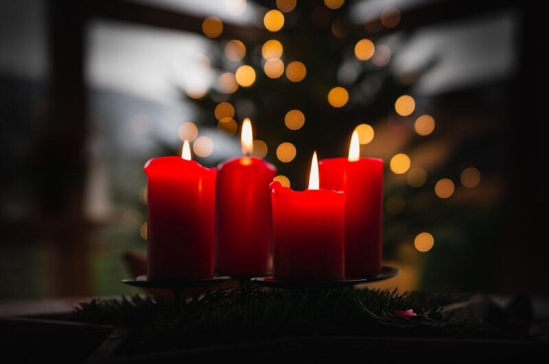 Weihnachtlicher Hutzenohmd bei Kerzenschein