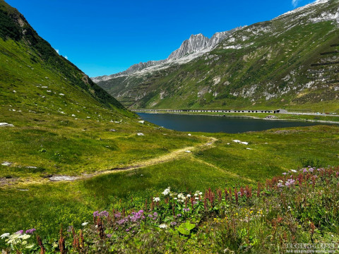 b2ap3_thumbnail_beckerreisen-schweiz2026-andermatt10 Mit Bus und Bahn durch die Schweizer Bergwelt - Reisejournal