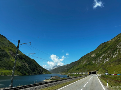 b2ap3_thumbnail_beckerreisen-schweiz2026-andermatt16 Mit Bus und Bahn durch die Schweizer Bergwelt - Reisejournal