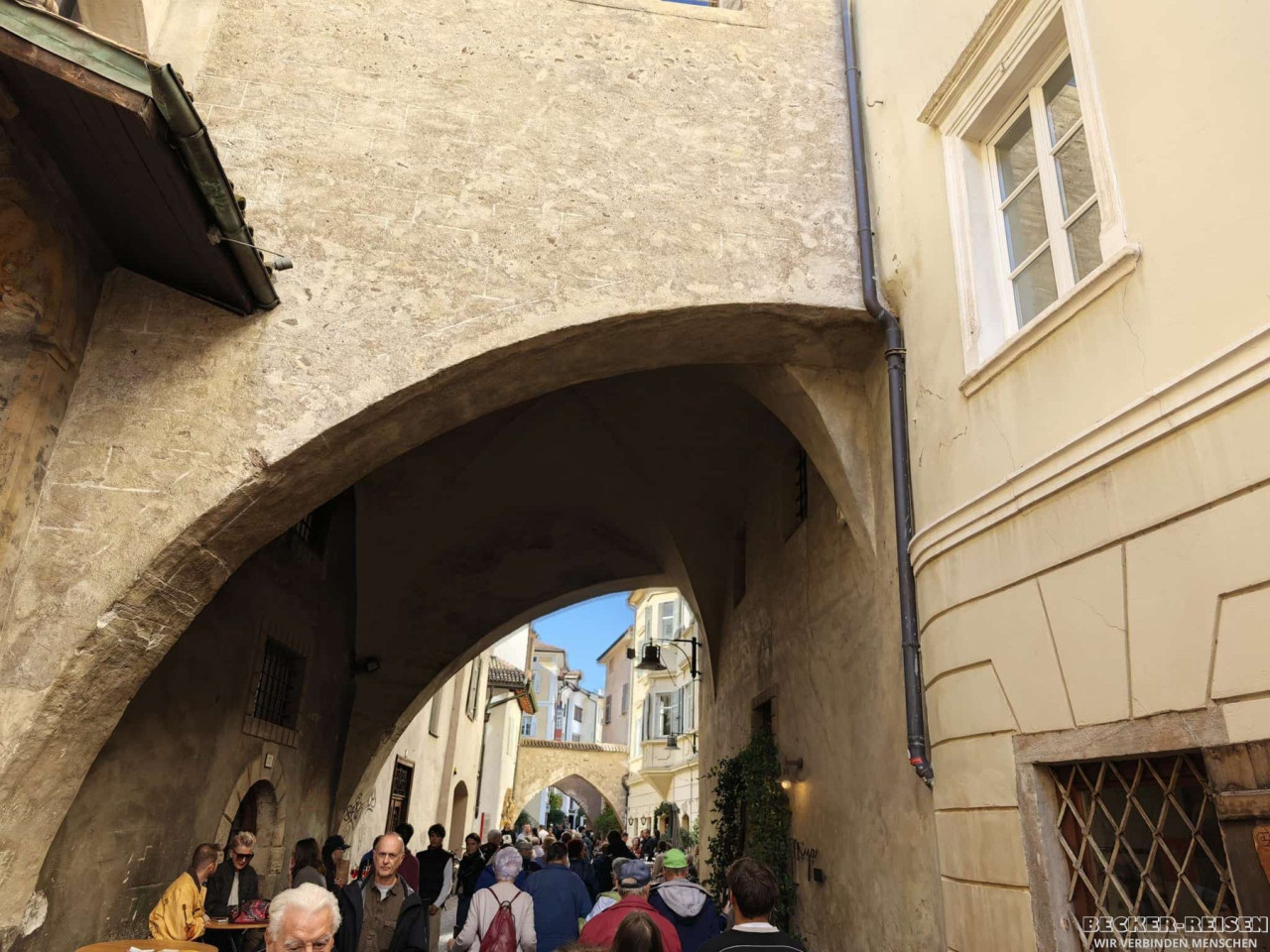 b2ap3_large_bozen-gasse F&uuml;nf Tage S&uuml;dtirol: Dolomitenblicke, Bozen und Sonne am Kalterer See - Reisejournal