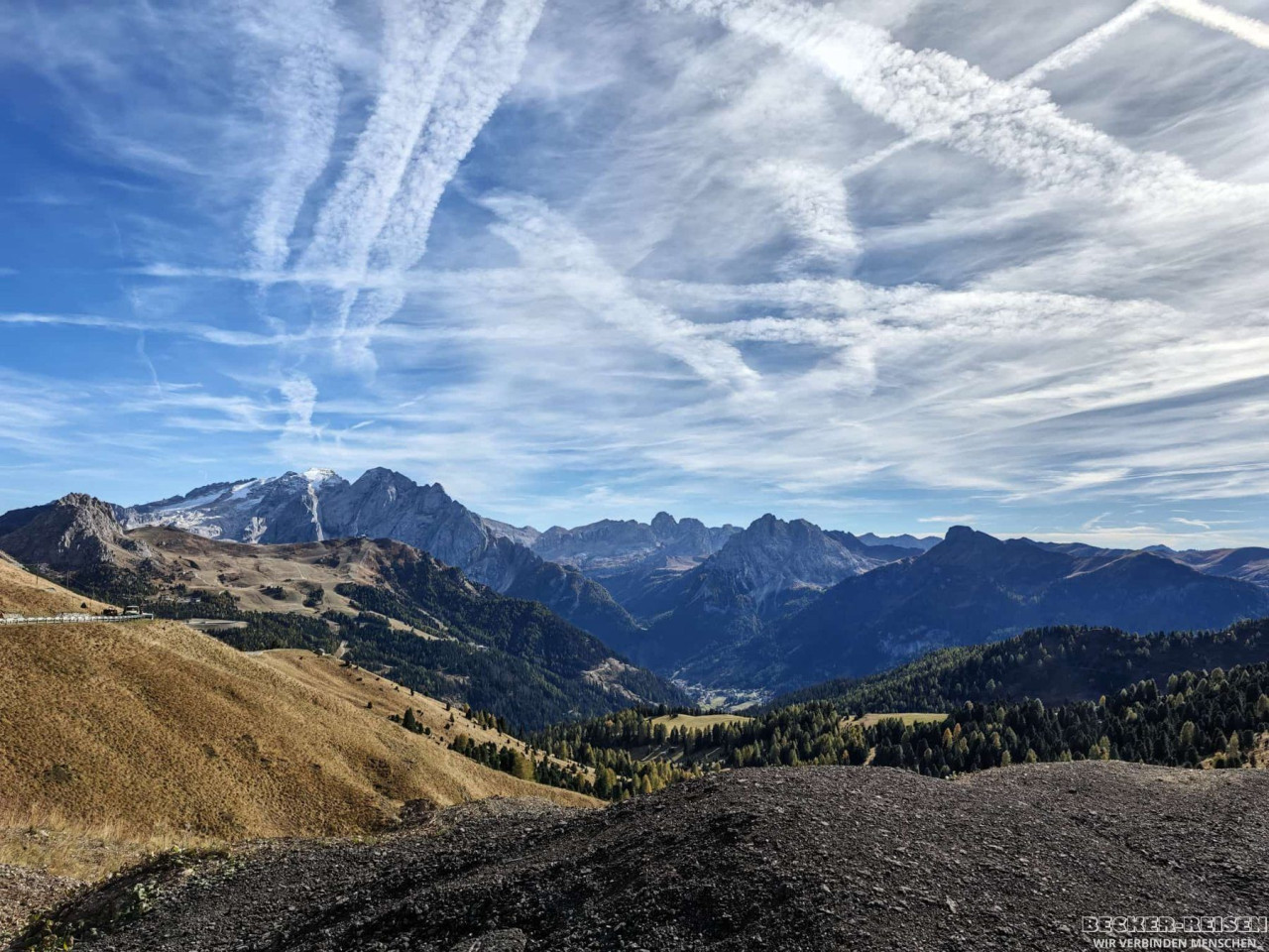 b2ap3_large_dolomiten-talblick F&uuml;nf Tage S&uuml;dtirol: Dolomitenblicke, Bozen und Sonne am Kalterer See - Reisejournal