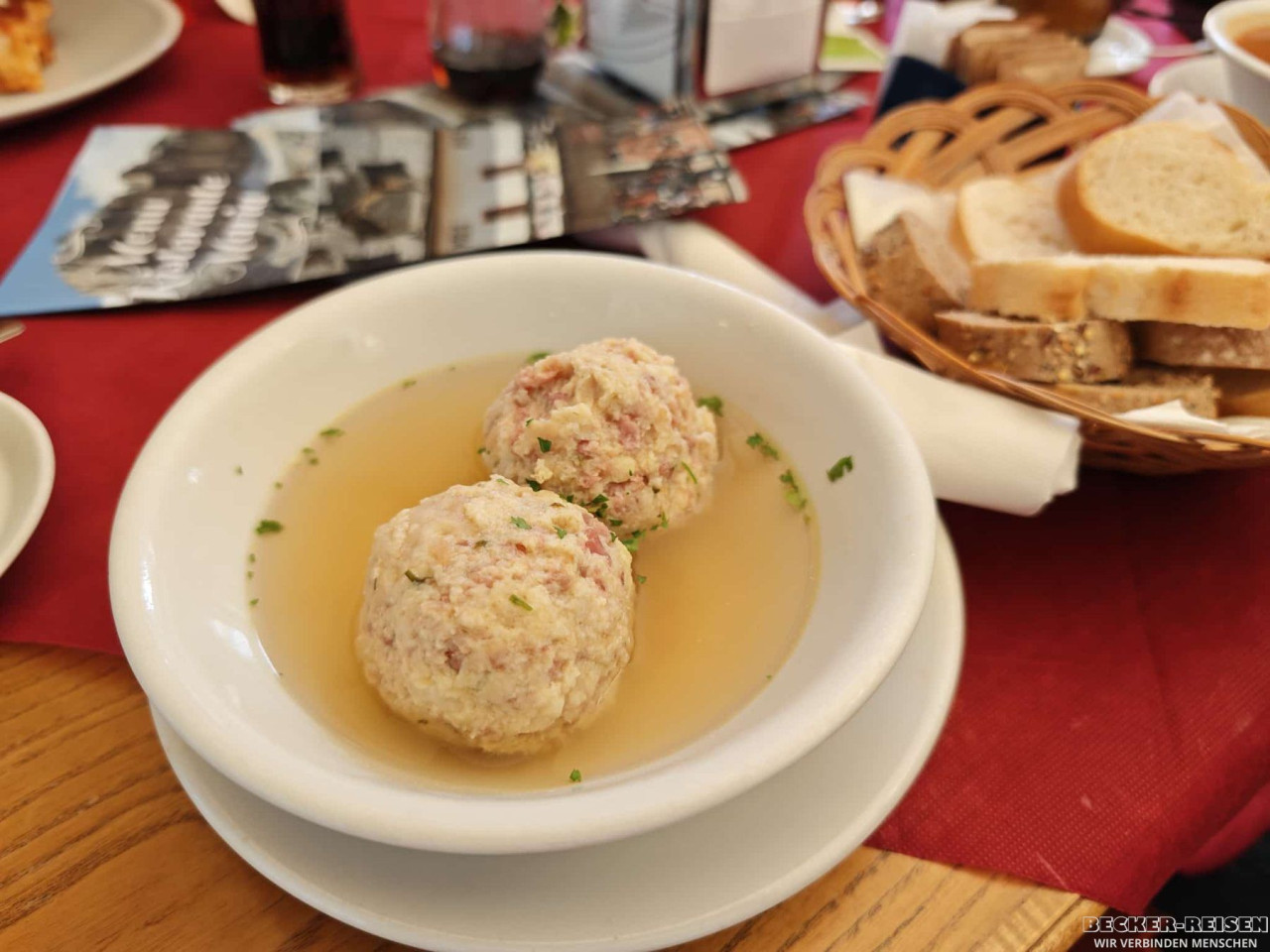 b2ap3_large_suedtiroler-mittagessen F&uuml;nf Tage S&uuml;dtirol: Dolomitenblicke, Bozen und Sonne am Kalterer See - Reisejournal