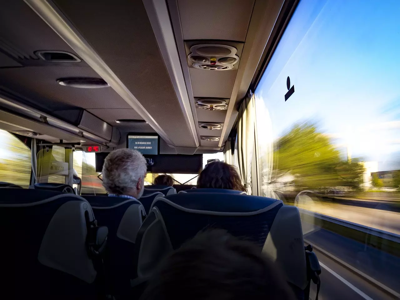 bus-g4444628f5_1280