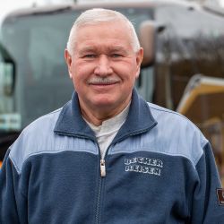 herr-becker-senior-41ae4d2d &Uuml;ber uns